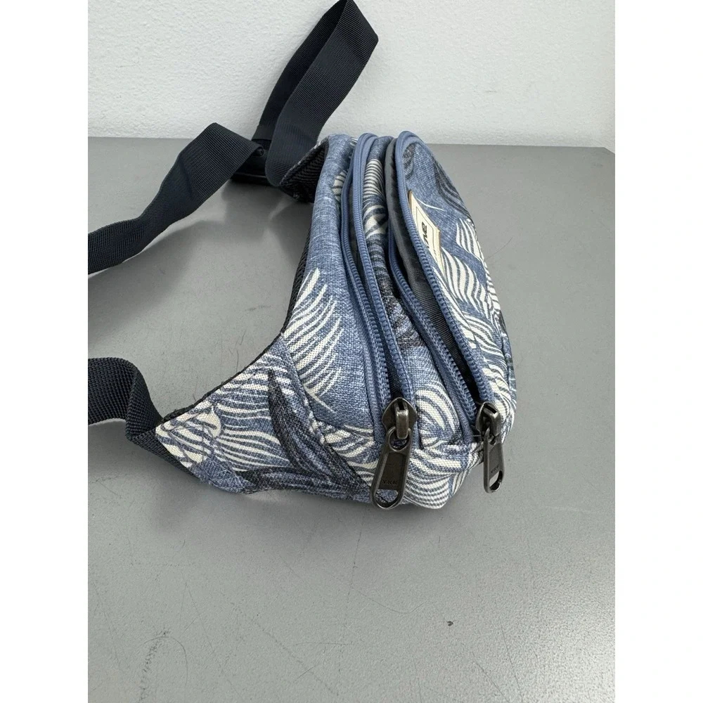 Dakine blue floral